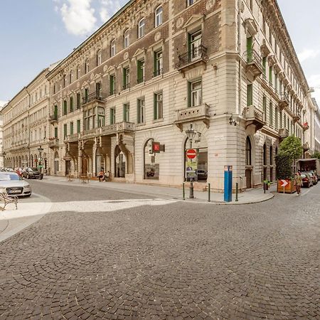 Apartmán Experience City Nightlife From A Sleek Lavish Pad Budapešť Exteriér fotografie