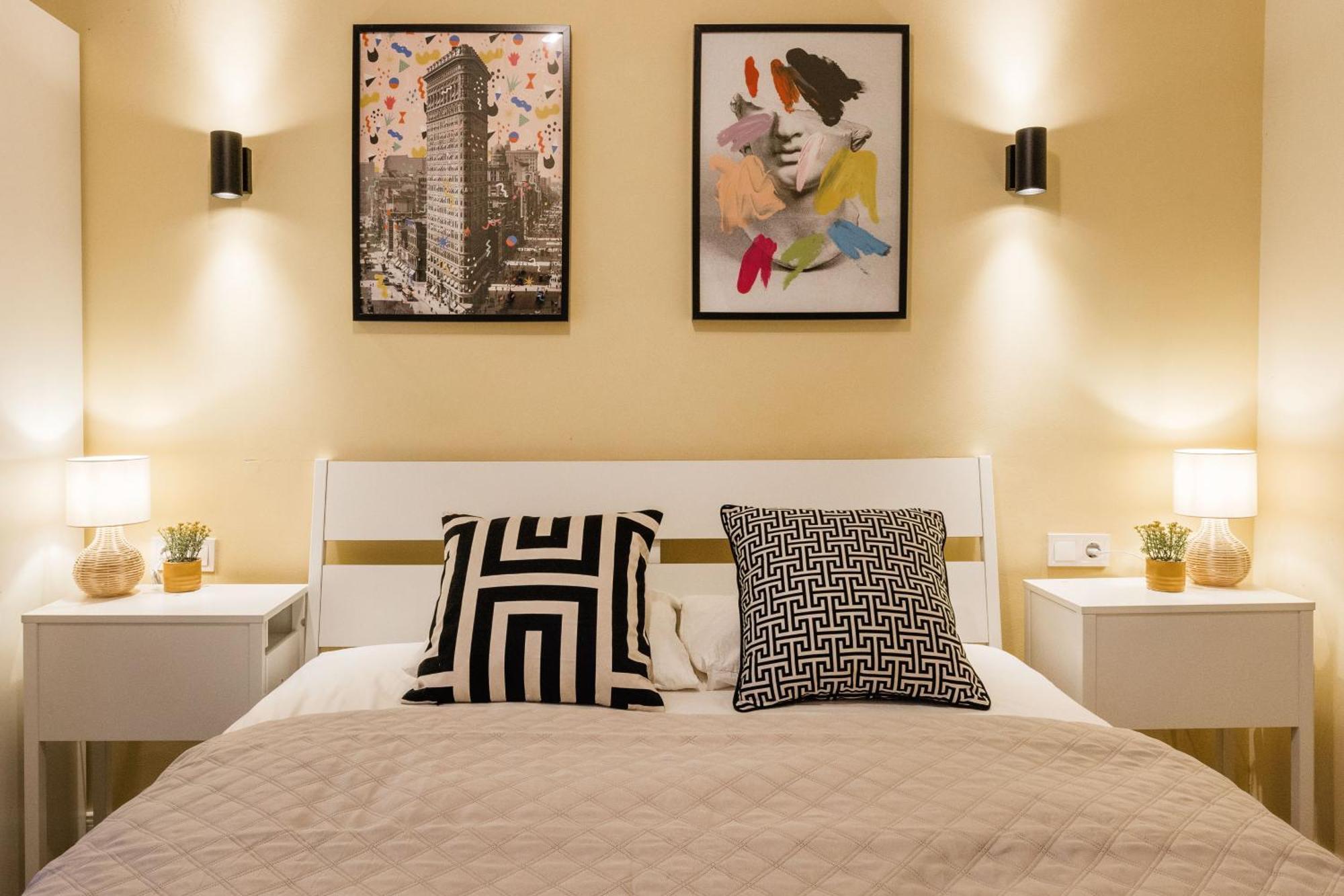 Apartmán Experience City Nightlife From A Sleek Lavish Pad Budapešť Exteriér fotografie