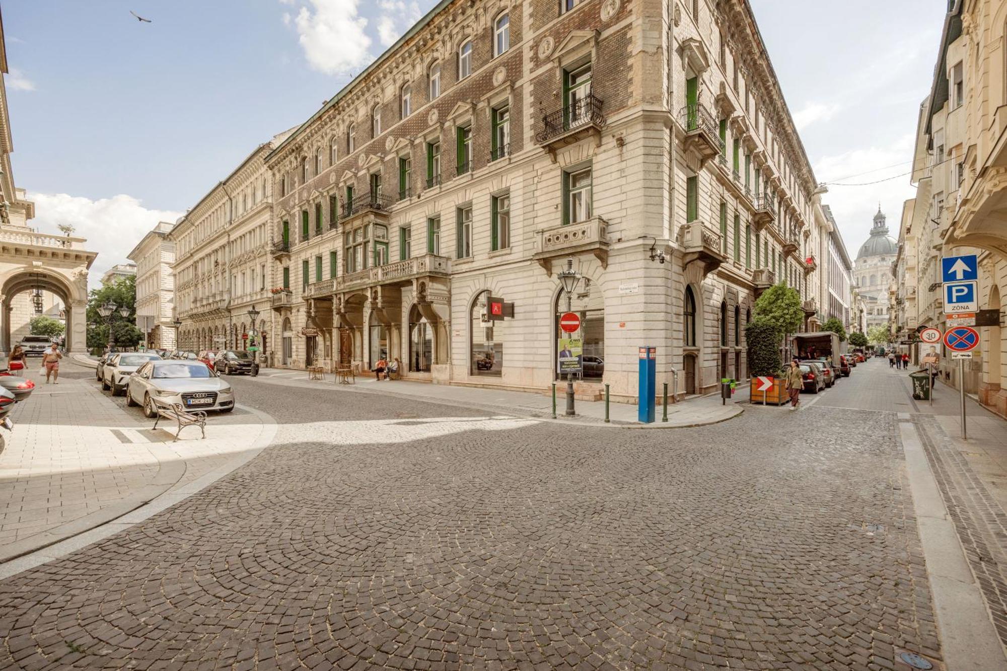 Apartmán Experience City Nightlife From A Sleek Lavish Pad Budapešť Exteriér fotografie